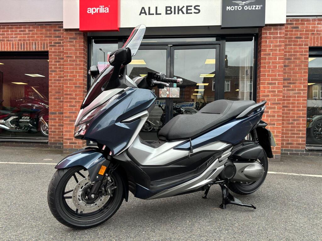 Honda Forza 300