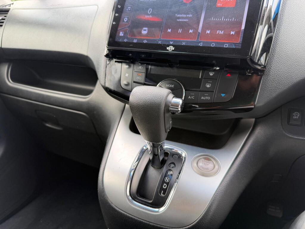 2014 Nissan Serena thumbnail 16