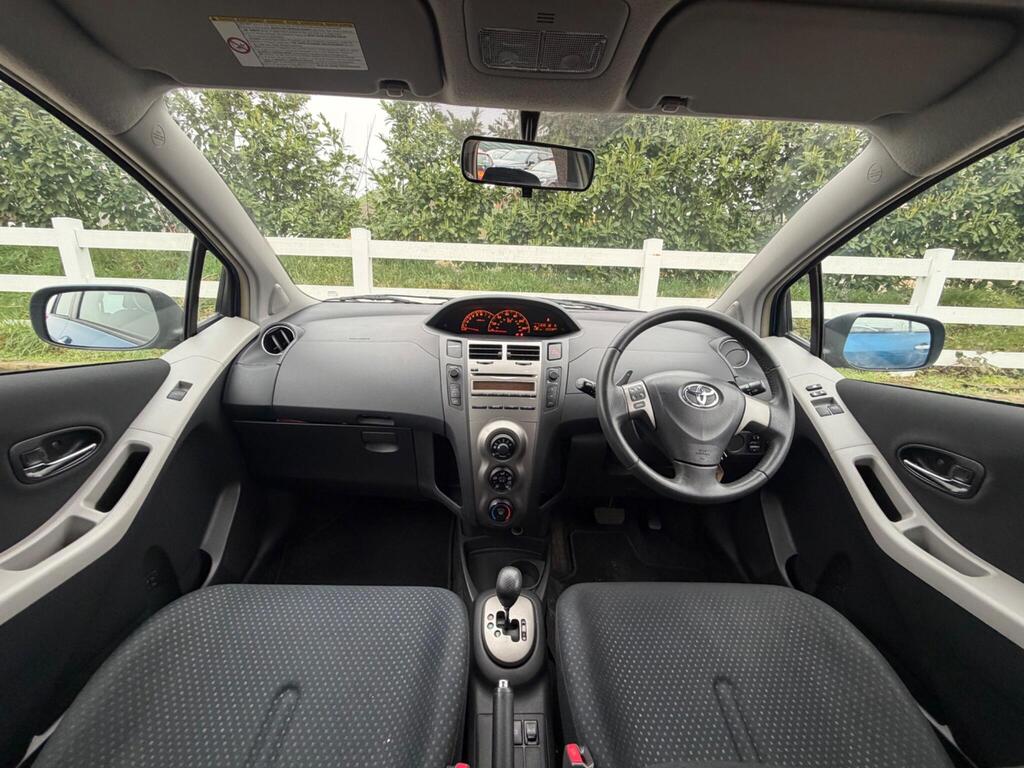 2010 Toyota Yaris thumbnail 20