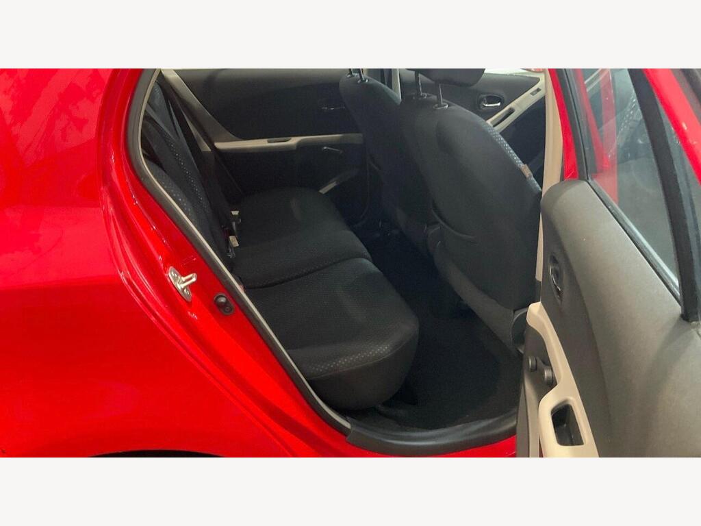 2010 Toyota Yaris thumbnail 9