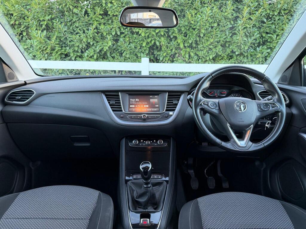 Vauxhall Grandland X 1.2 Turbo SE Euro 6 (s/s) 5dr thumbnail 2