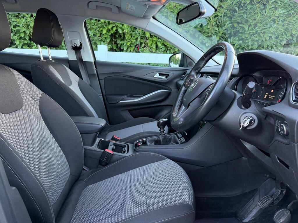 Vauxhall Grandland X 1.2 Turbo SE Euro 6 (s/s) 5dr thumbnail 18