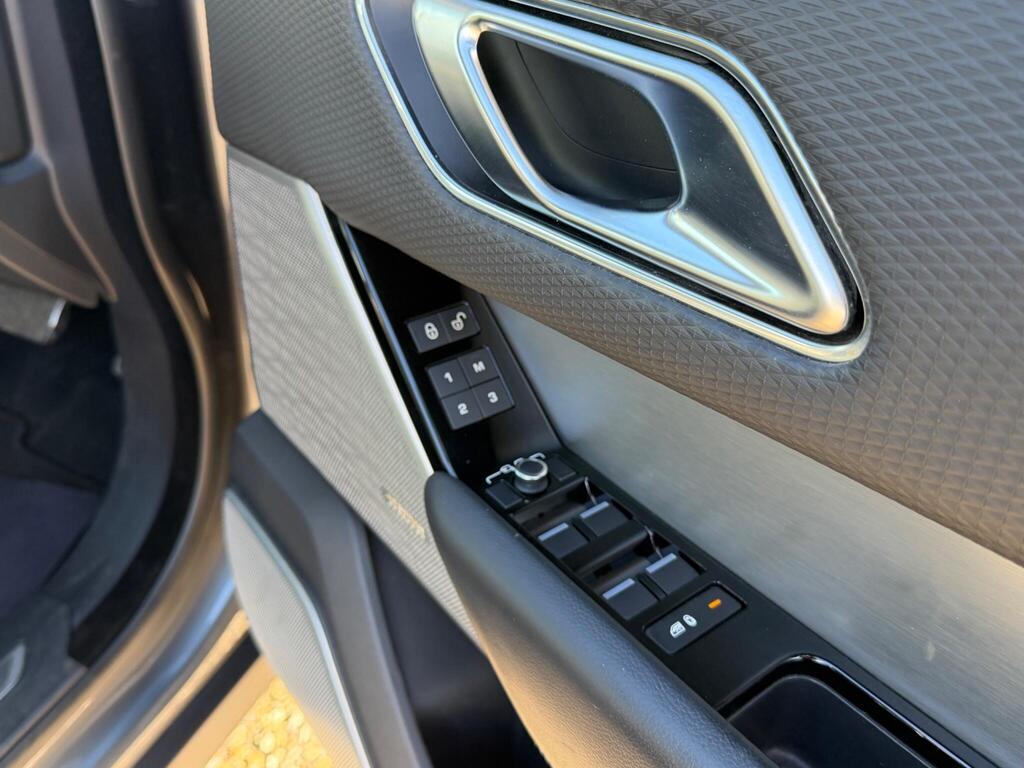 2018 Land Rover Range Rover Velar thumbnail 33