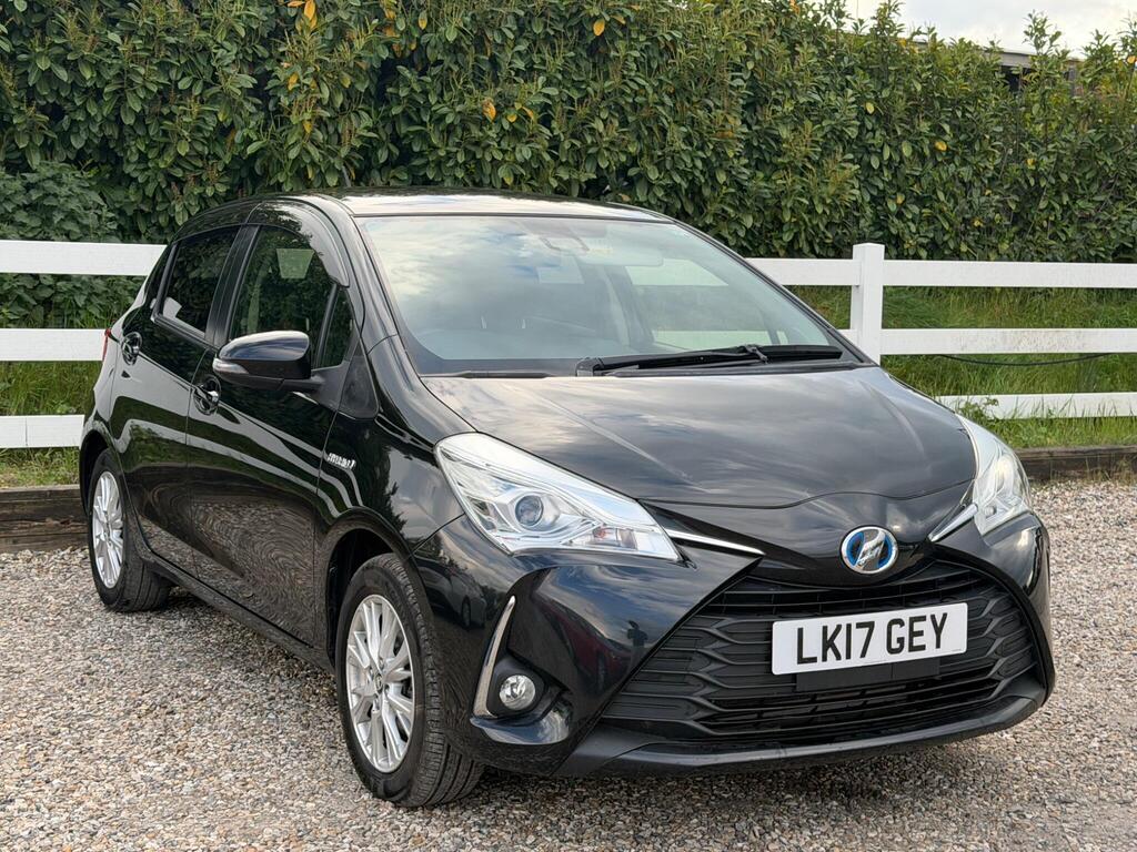 2017 Toyota Yaris thumbnail 3
