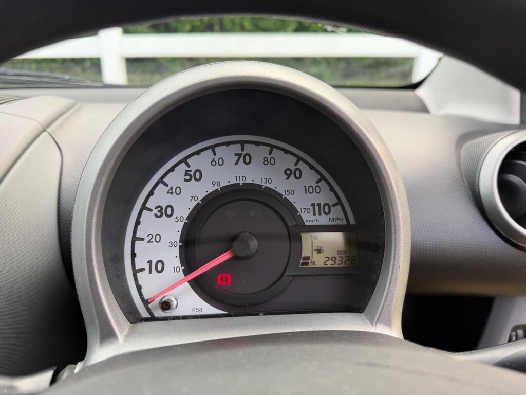 2011 Peugeot 107 thumbnail 21