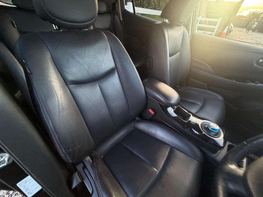 2015 Nissan Leaf thumbnail 17