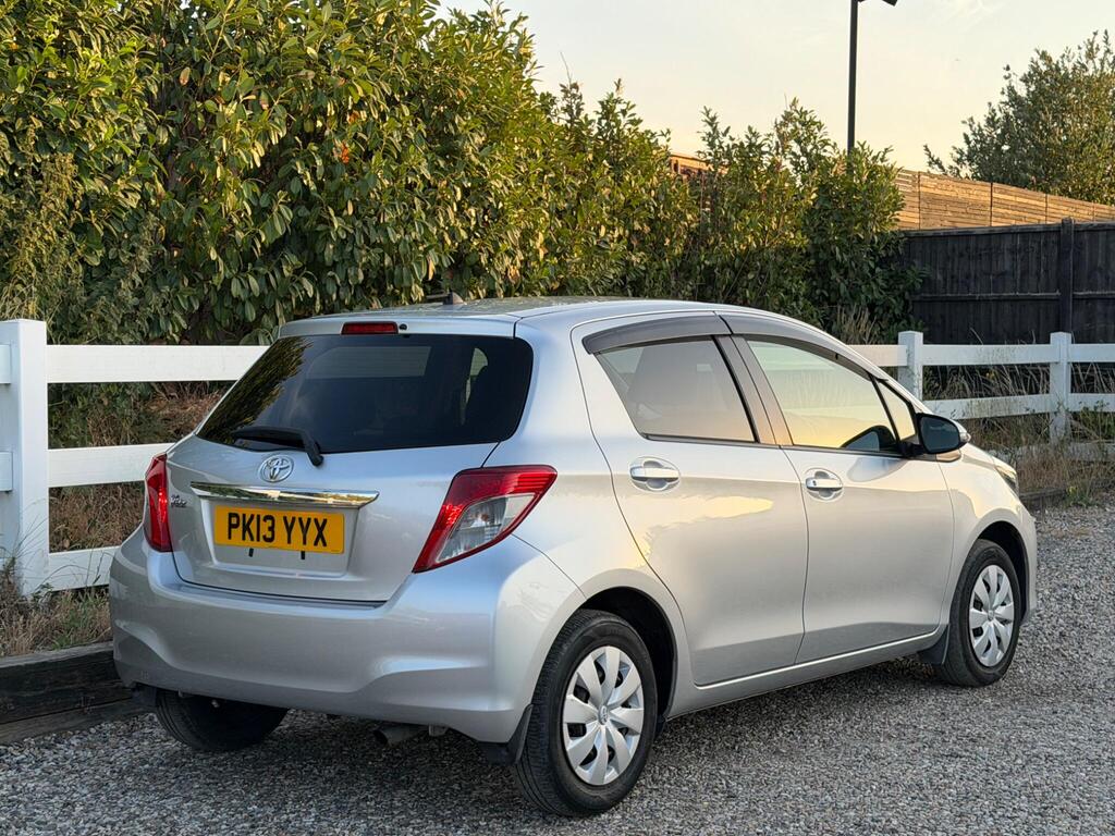 2013 Toyota Yaris thumbnail 12