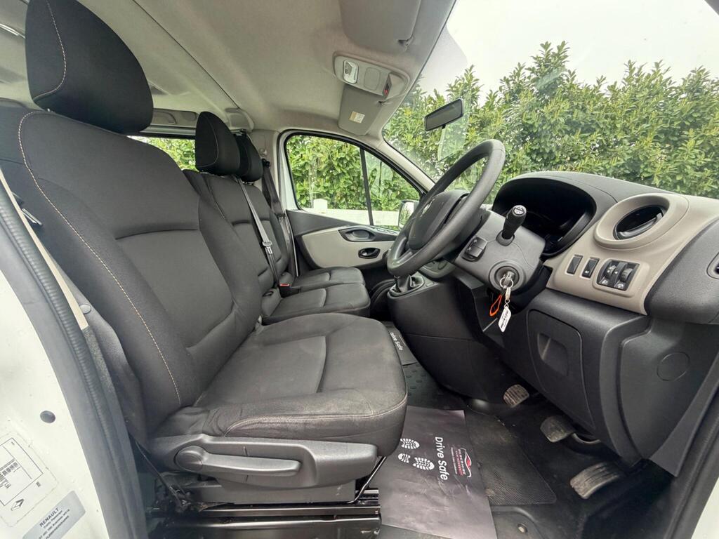 2019 Renault Trafic thumbnail 15