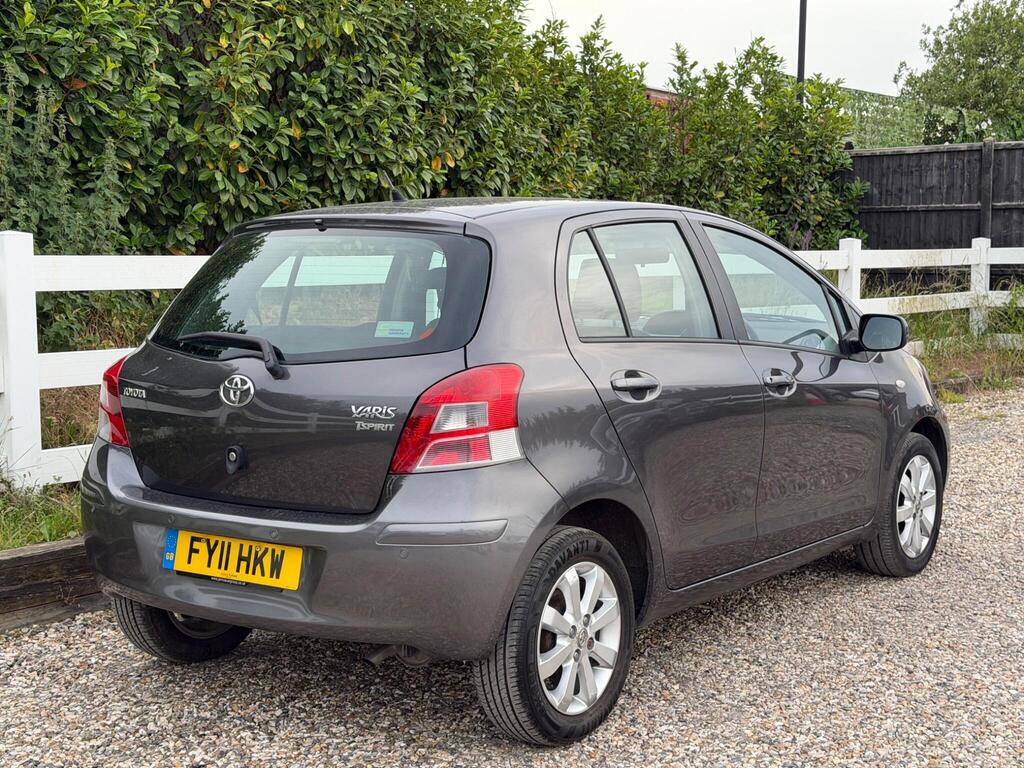 2011 Toyota Yaris thumbnail 12
