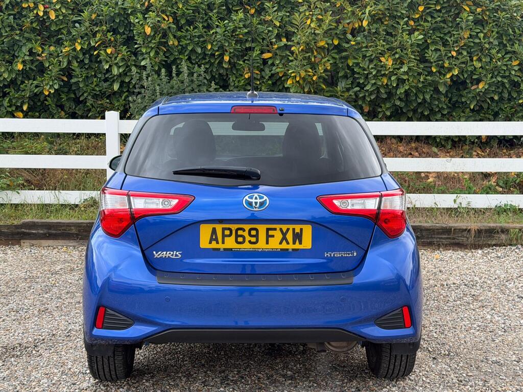 2020 Toyota Yaris thumbnail 11