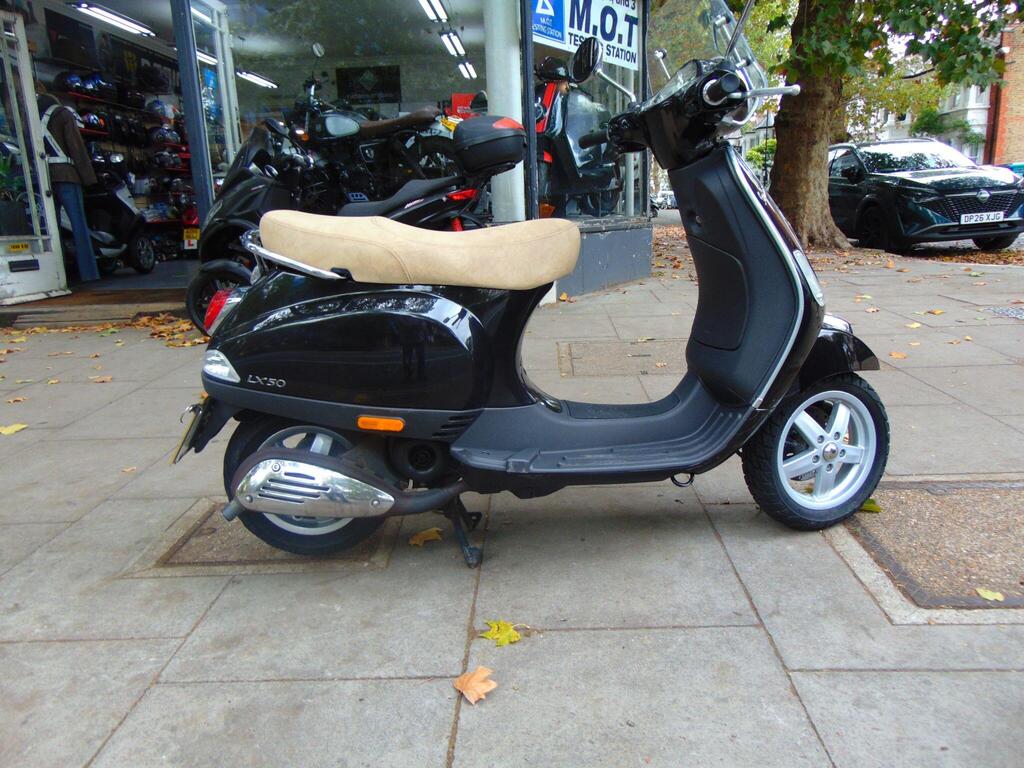 Piaggio Vespa LX 50 Moped 50 Touring