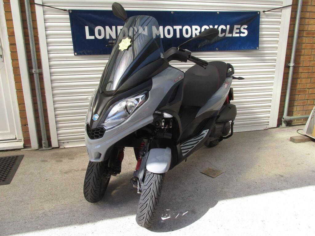 Piaggio MP3 300