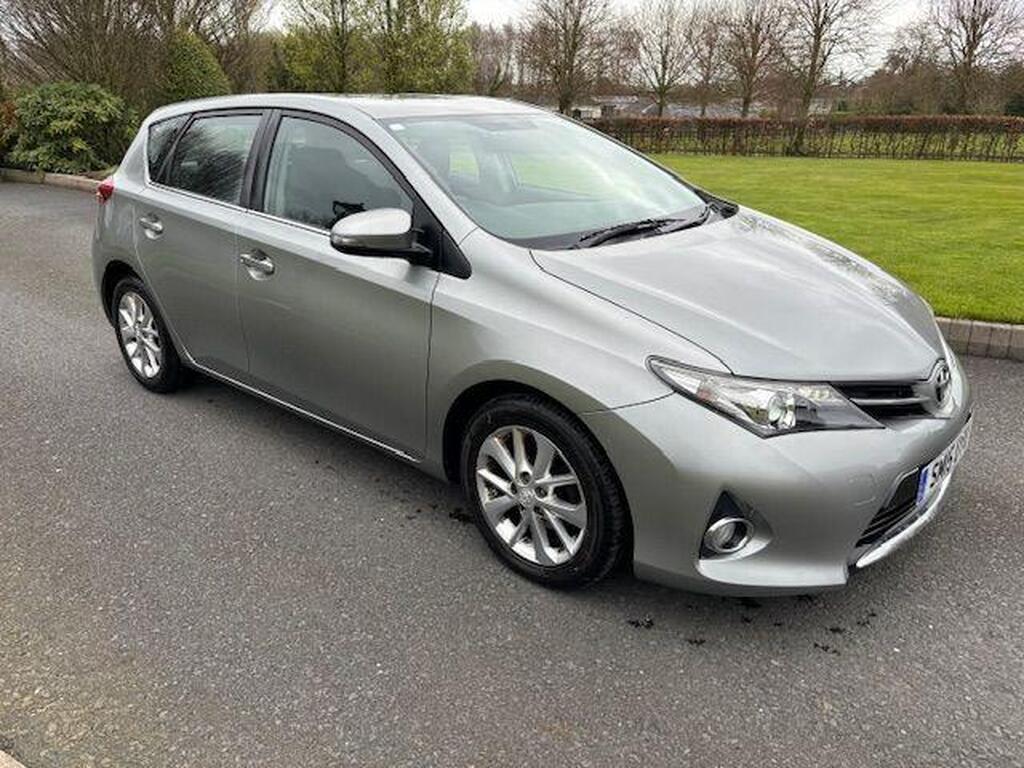 Toyota Auris Hatchback 1.33 Dual VVT-i Icon Euro 5 (s/s) 5dr