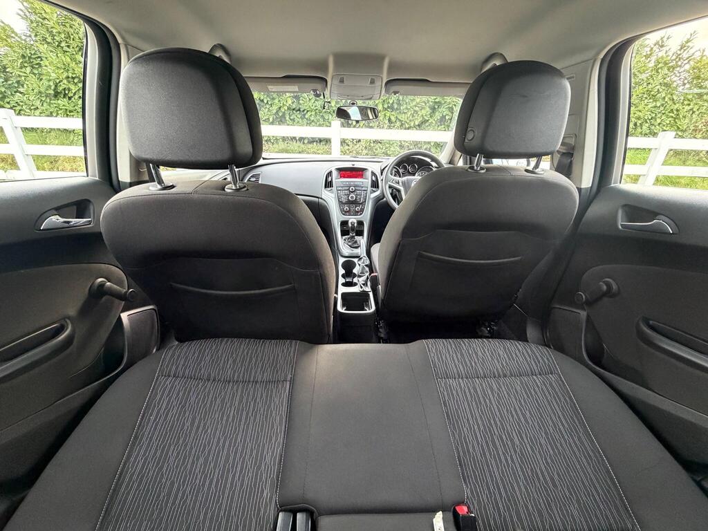 2015 Vauxhall Astra thumbnail 18