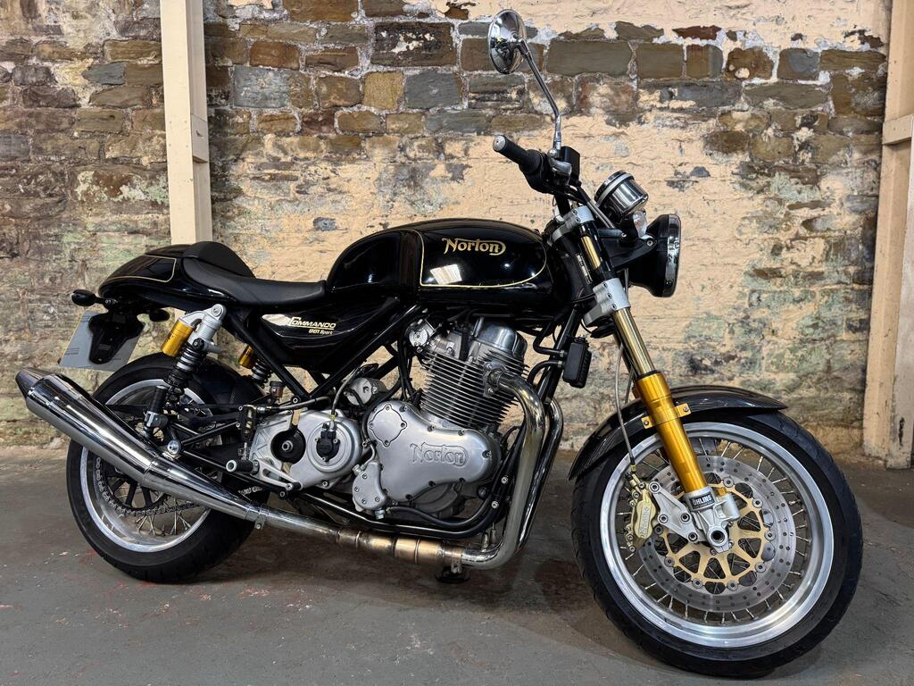 Norton Commando 961