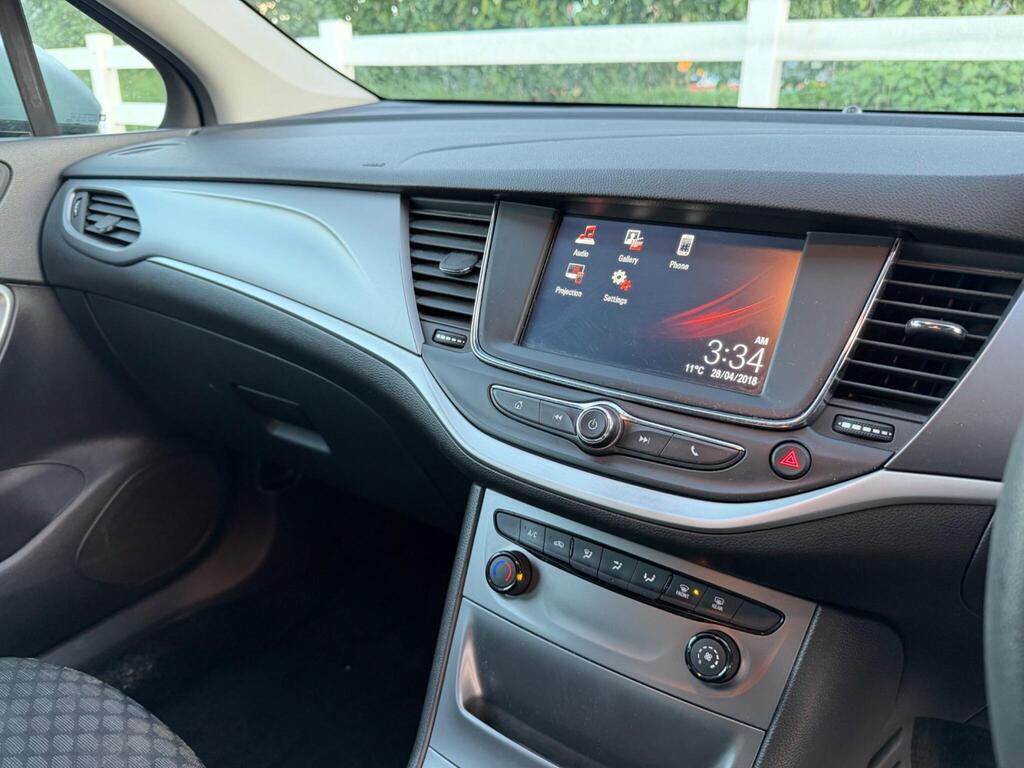 2018 Vauxhall Astra thumbnail 28