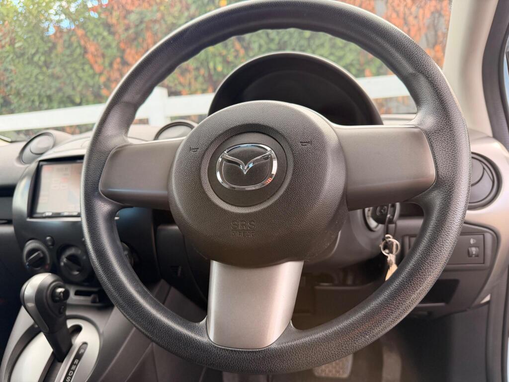 2011 Mazda Mazda2 thumbnail 33