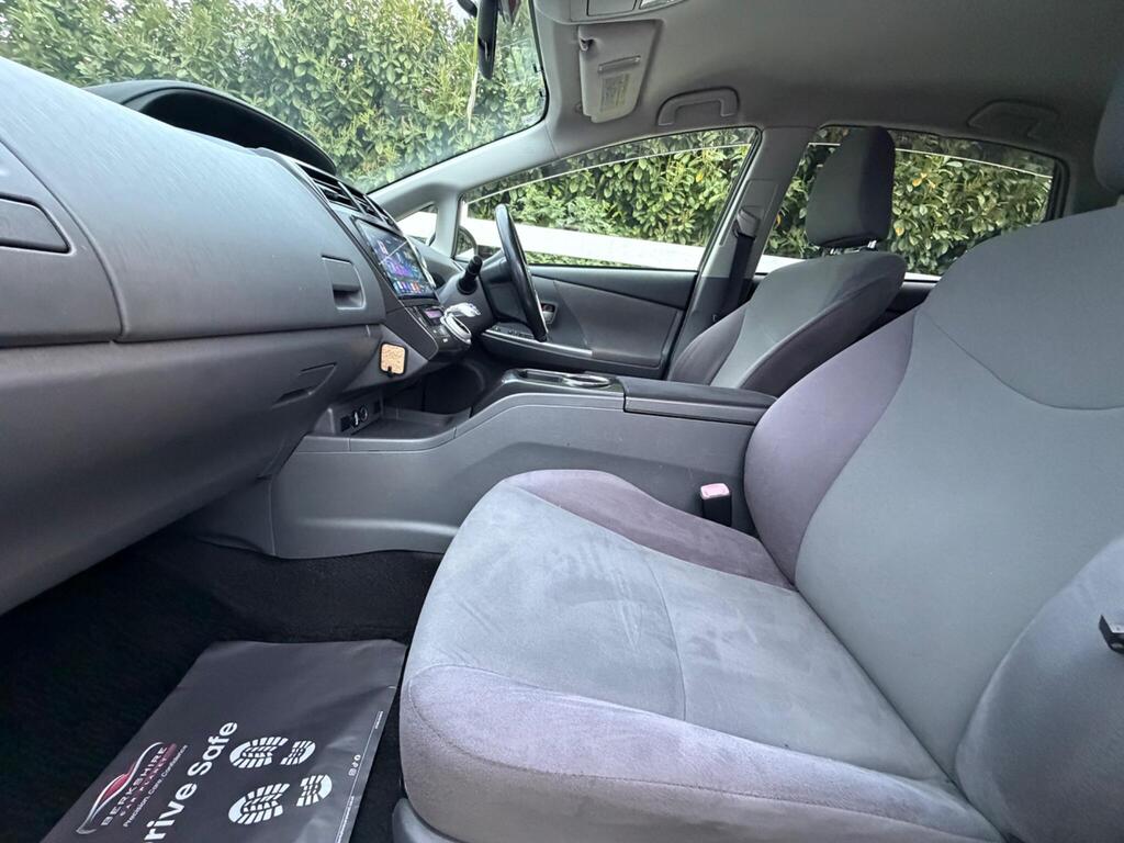 2013 Toyota Prius+ thumbnail 25