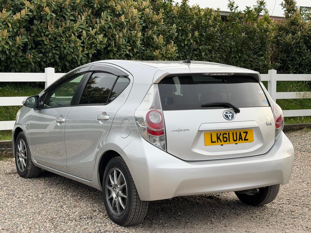 2012 Toyota Aqua thumbnail 7