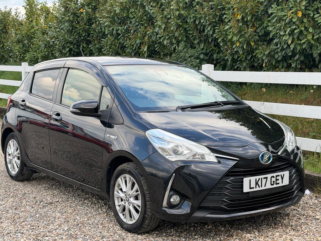 2017 Toyota Yaris thumbnail 4