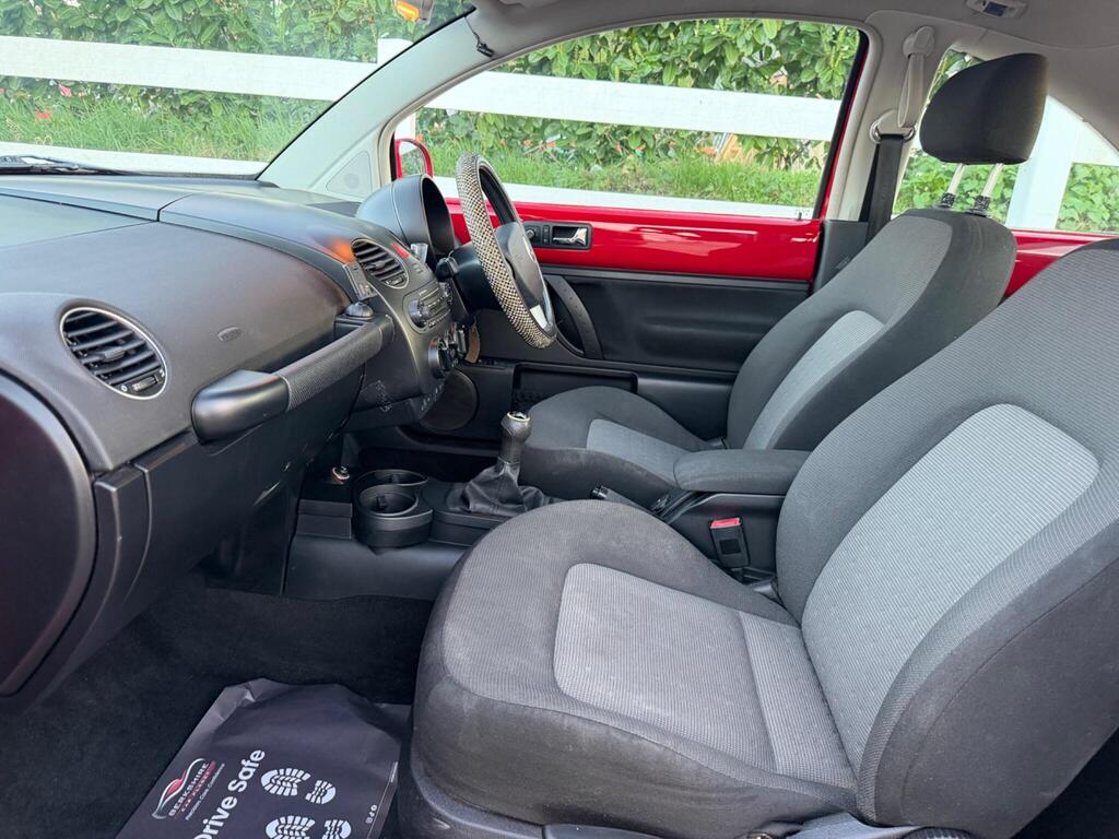 2010 Volkswagen Beetle thumbnail 23