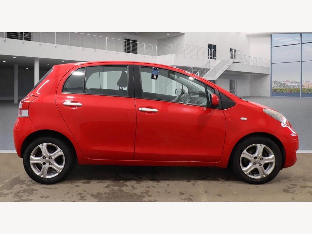 2010 Toyota Yaris thumbnail 5