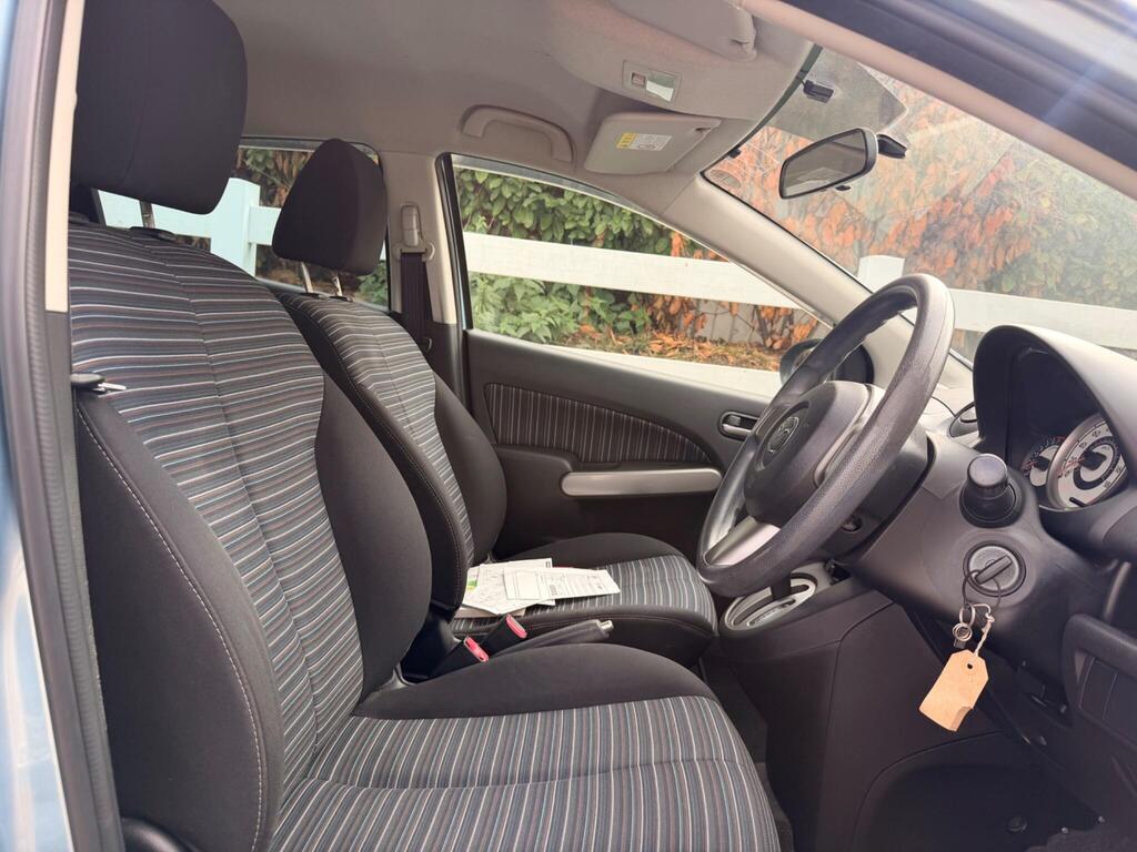 2011 Mazda Mazda2 thumbnail 22