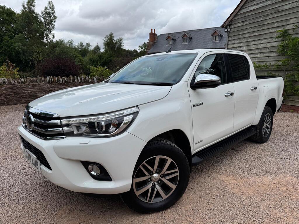 Toyota Hilux Pickup 2.4 D-4D Invincible Auto 4WD Euro 6 (s/s) 4dr (TSS)