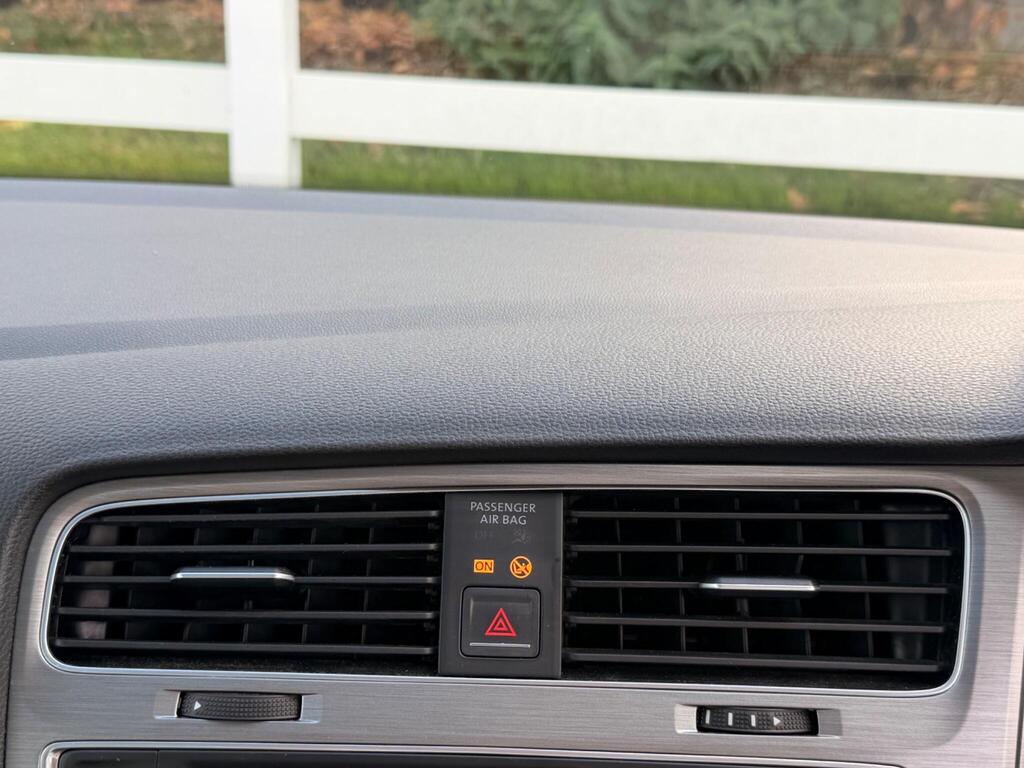 2015 Volkswagen Golf thumbnail 50