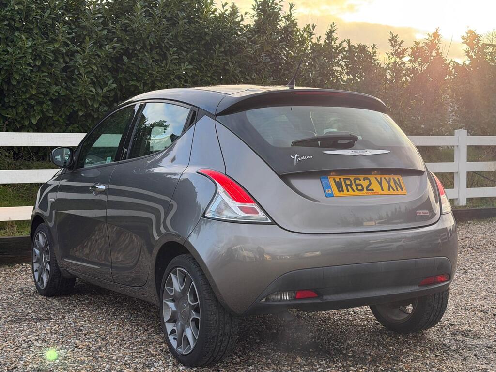 2013 Chrysler Ypsilon thumbnail 5