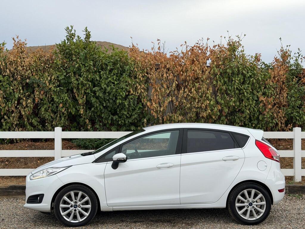 2015 Ford Fiesta thumbnail 11