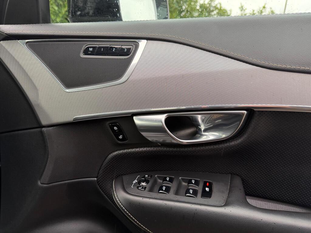 2020 Volvo XC90 thumbnail 37