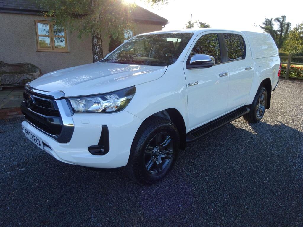 Toyota Hilux Pickup 2.4 D-4D Icon 4WD Euro 6 (s/s) 4dr