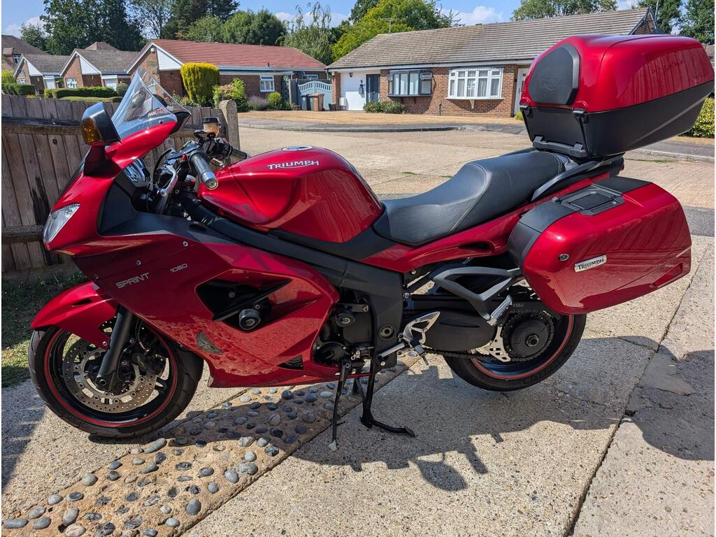 Triumph Sprint GT 1050