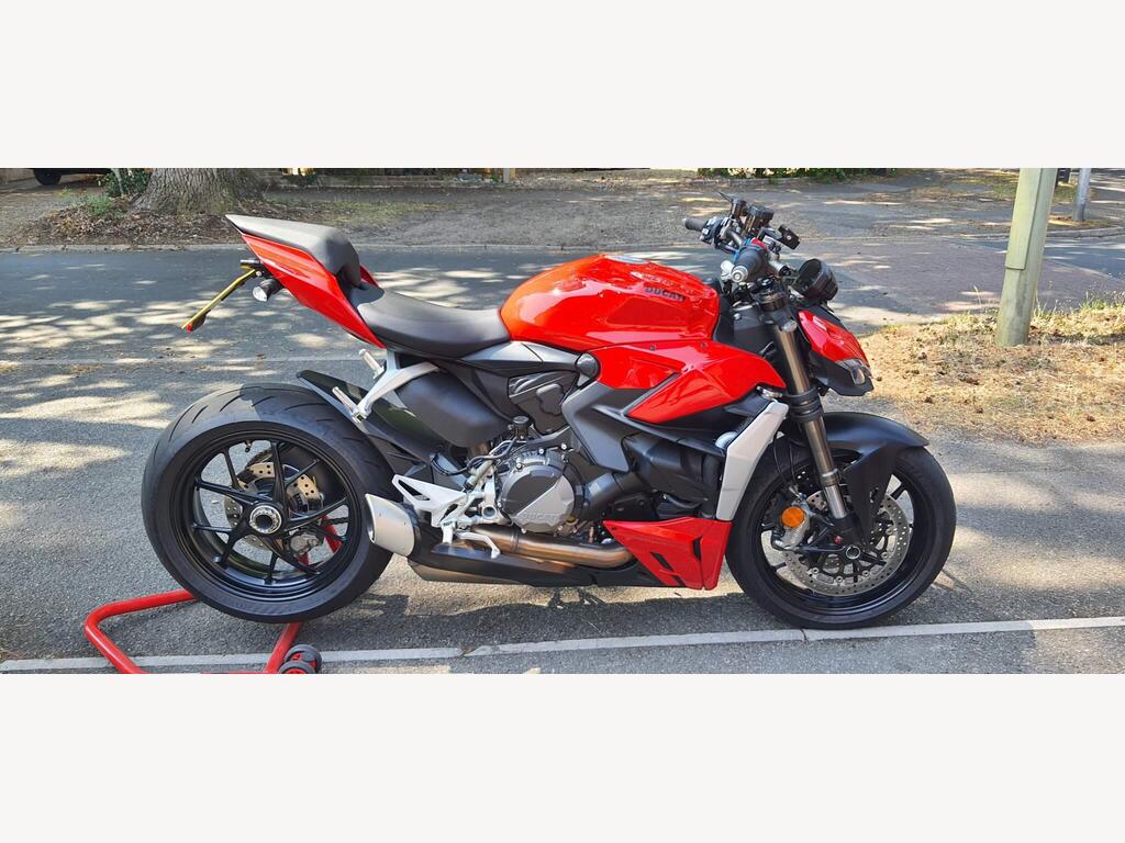 Ducati Streetfighter V2