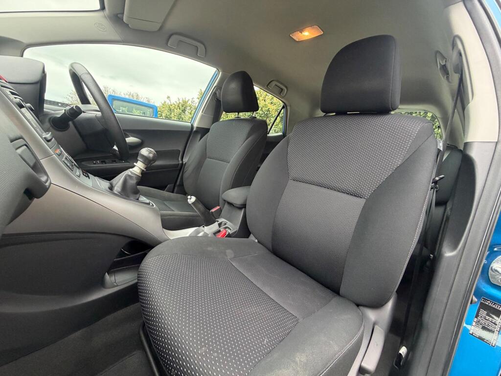 2012 Toyota Auris thumbnail 34