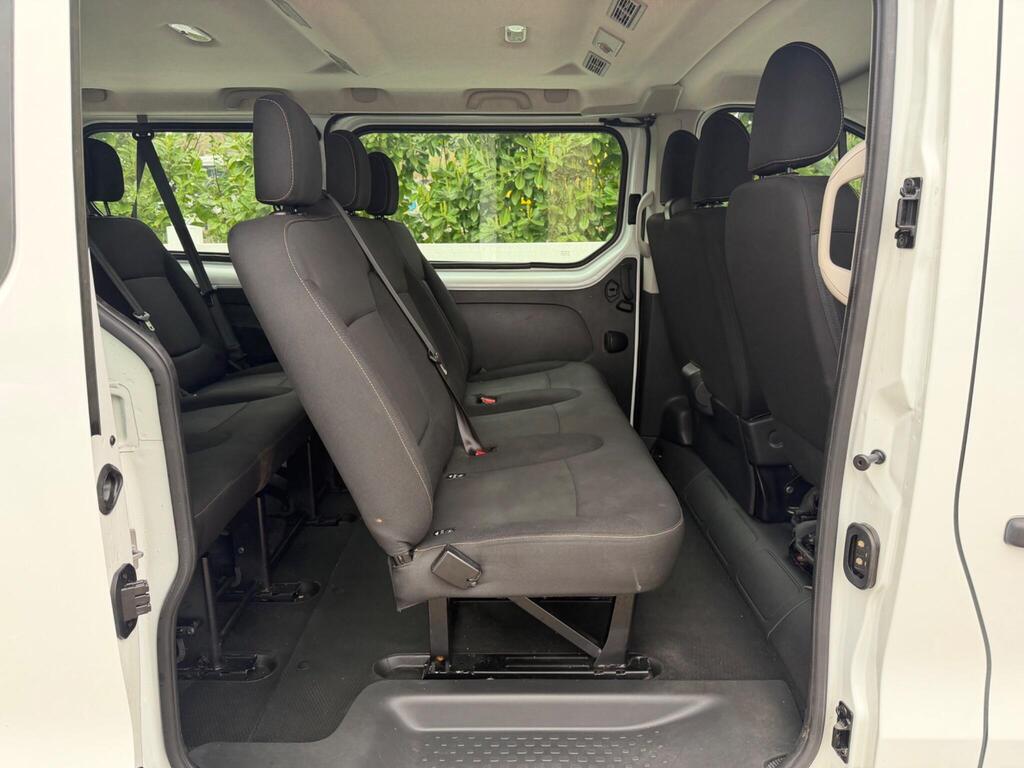 2019 Renault Trafic thumbnail 32