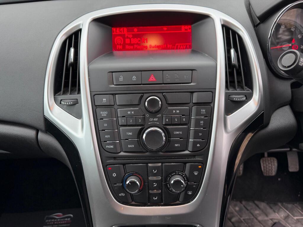 2014 Vauxhall Astra thumbnail 21