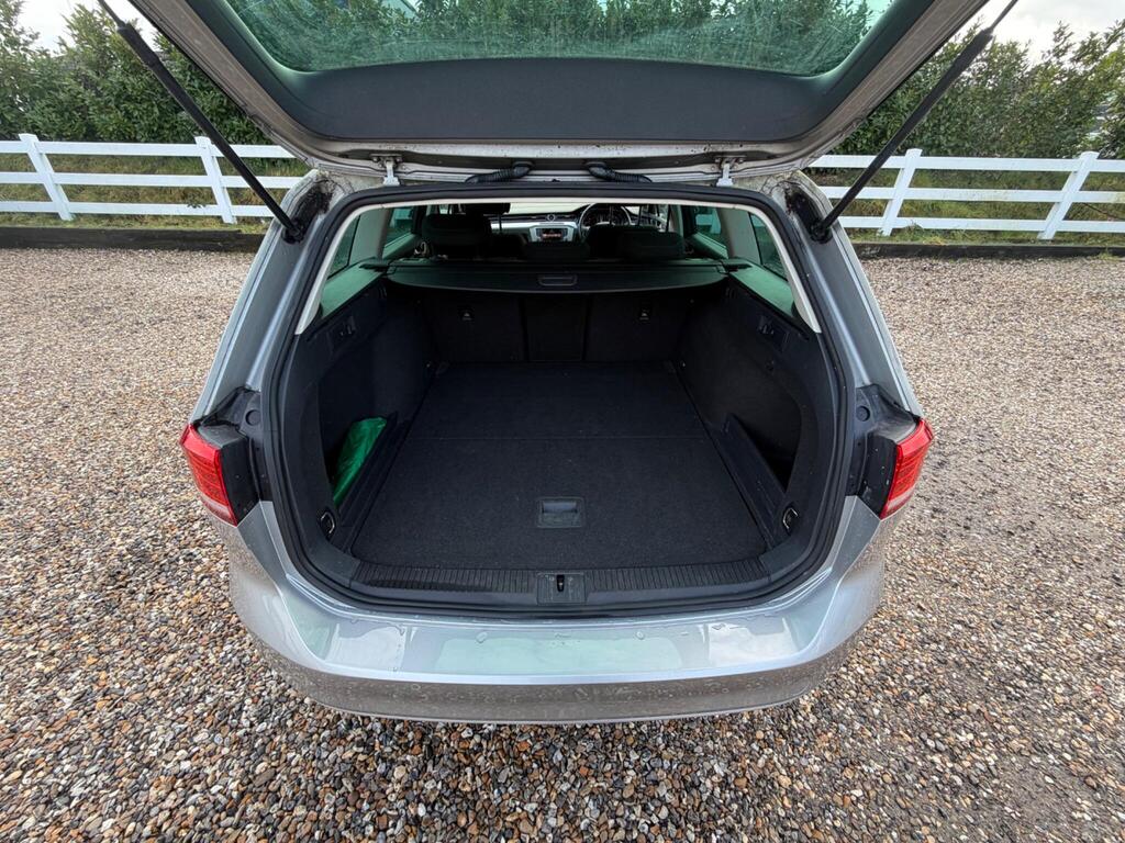 2016 Volkswagen Passat thumbnail 27