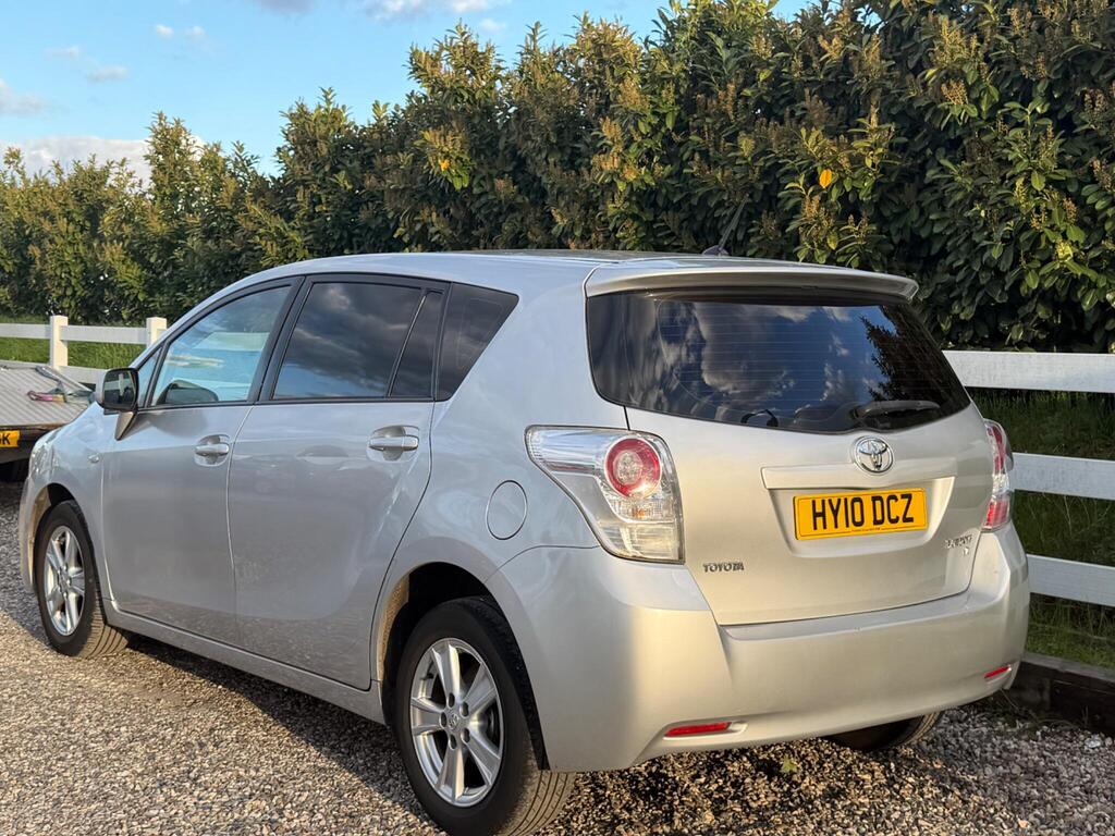 2010 Toyota Verso thumbnail 5