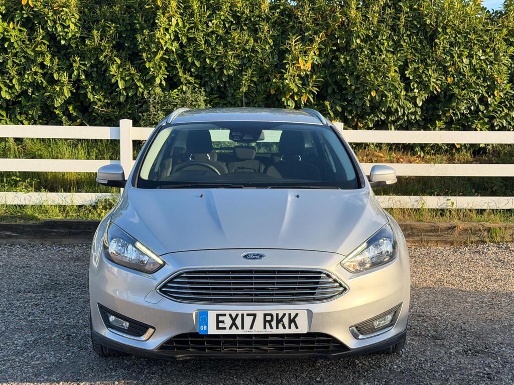 2017 Ford Focus thumbnail 4