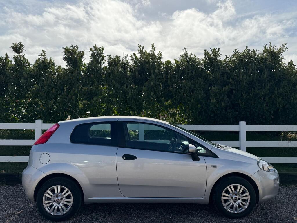2015 Fiat Punto thumbnail 11