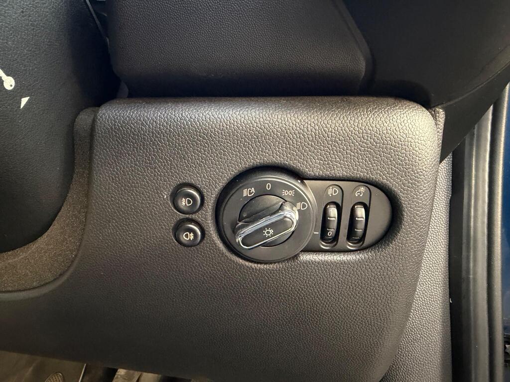 2015 MINI Hatch thumbnail 27