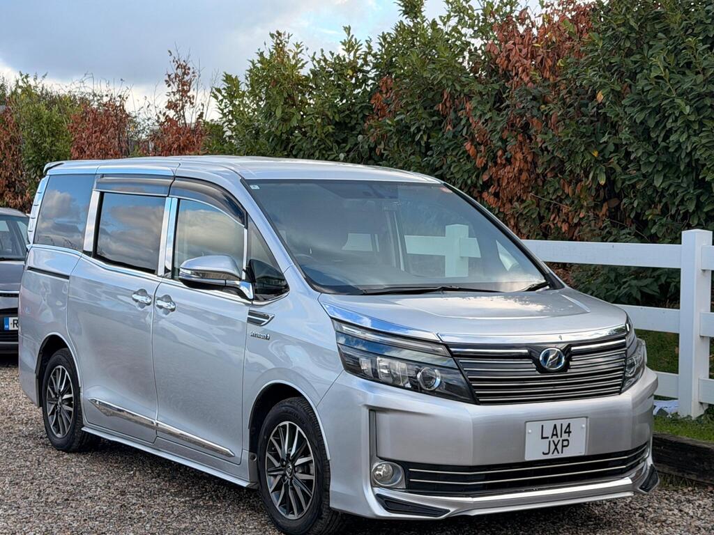 2014 Toyota Voxy thumbnail 4