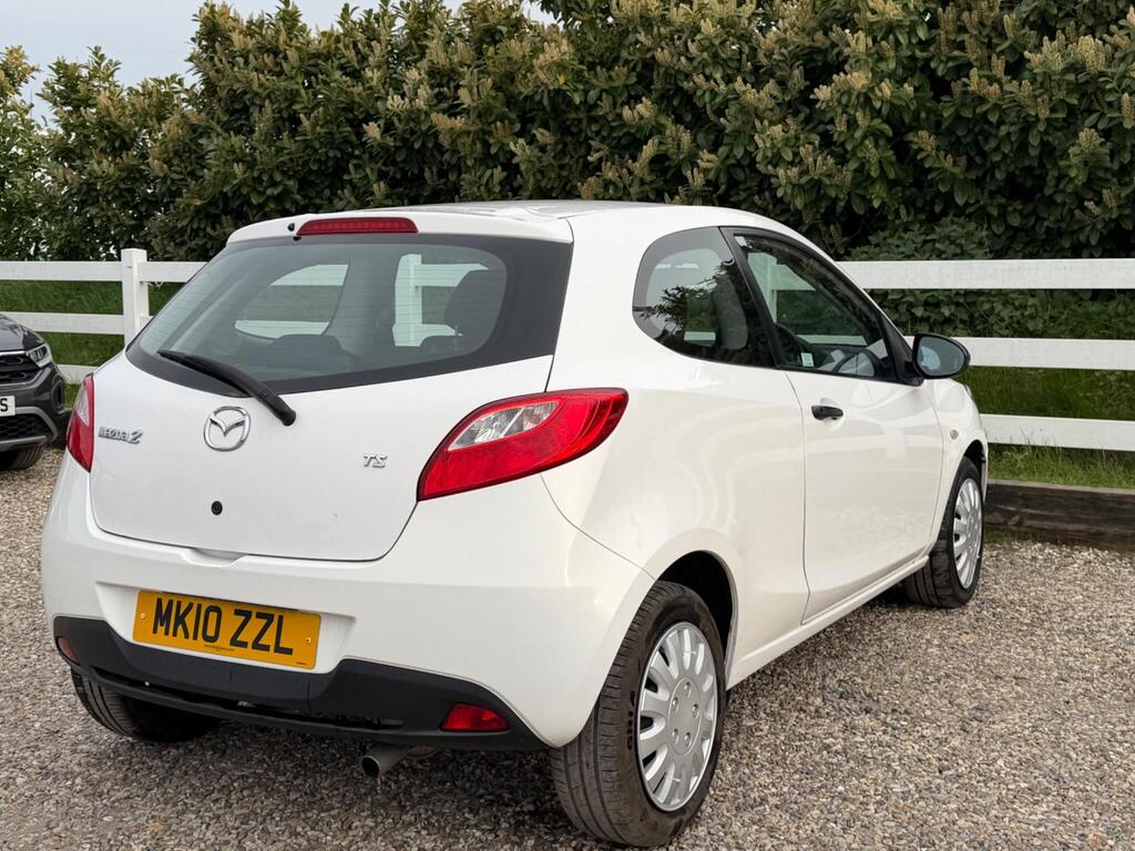 2010 Mazda Mazda2 thumbnail 12