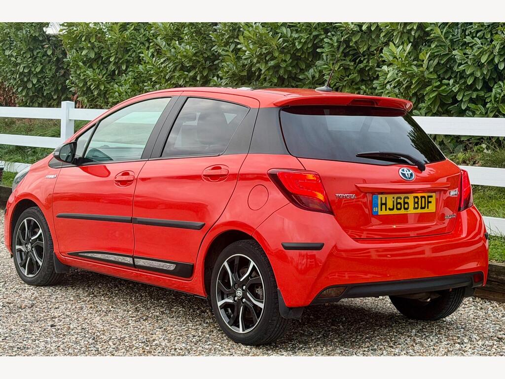 Toyota Yaris 1.5 VVT-h Orange Edition E-CVT Euro 6 5dr thumbnail 18