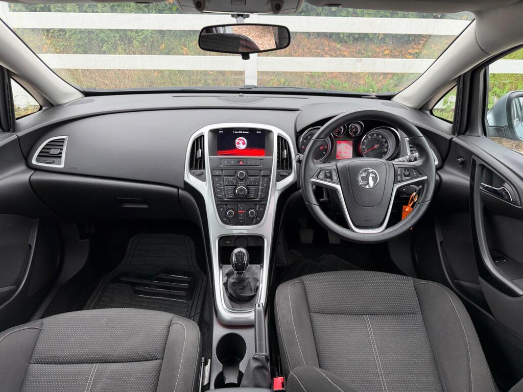 2015 Vauxhall Astra thumbnail 2