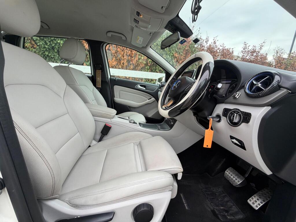 2015 Mercedes-Benz B Class thumbnail 17