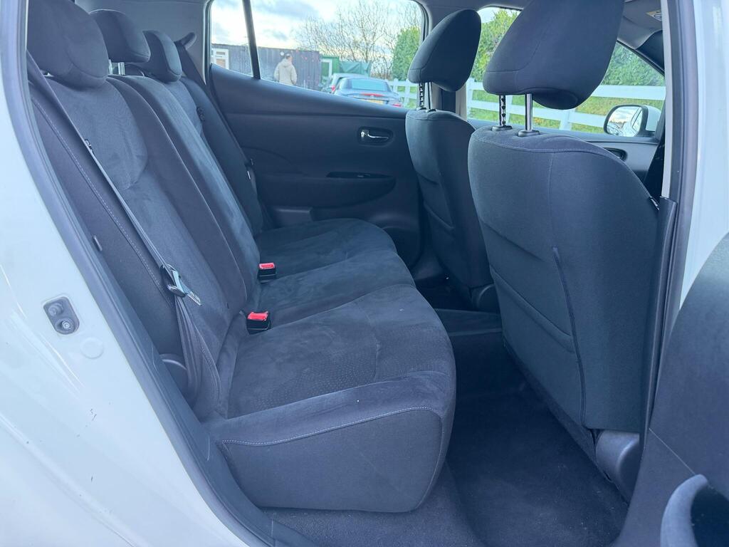 2017 Nissan Leaf thumbnail 18