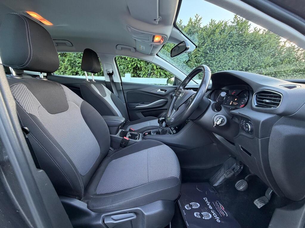Vauxhall Grandland X 1.2 Turbo SE Euro 6 (s/s) 5dr thumbnail 17
